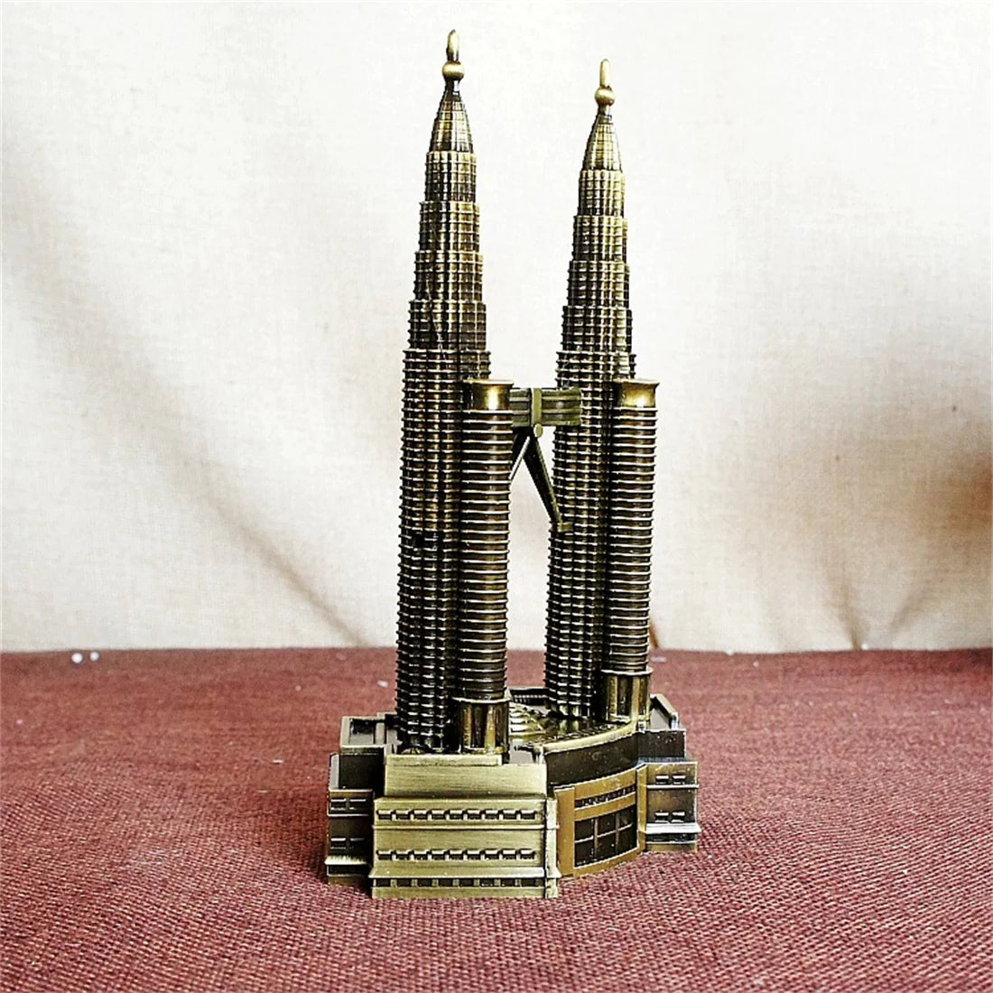 American Retro Simple New York Gemini Building Decor Figurine Electroplated Metal Craft Tourist Souvenir Twin Towers Decorations