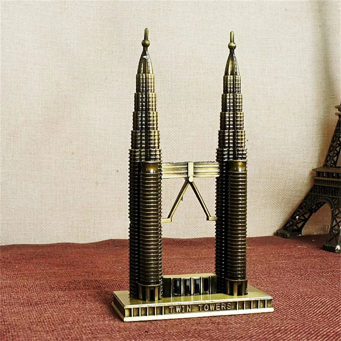 American Retro Simple New York Gemini Building Decor Figurine Electroplated Metal Craft Tourist Souvenir Twin Towers Decorations