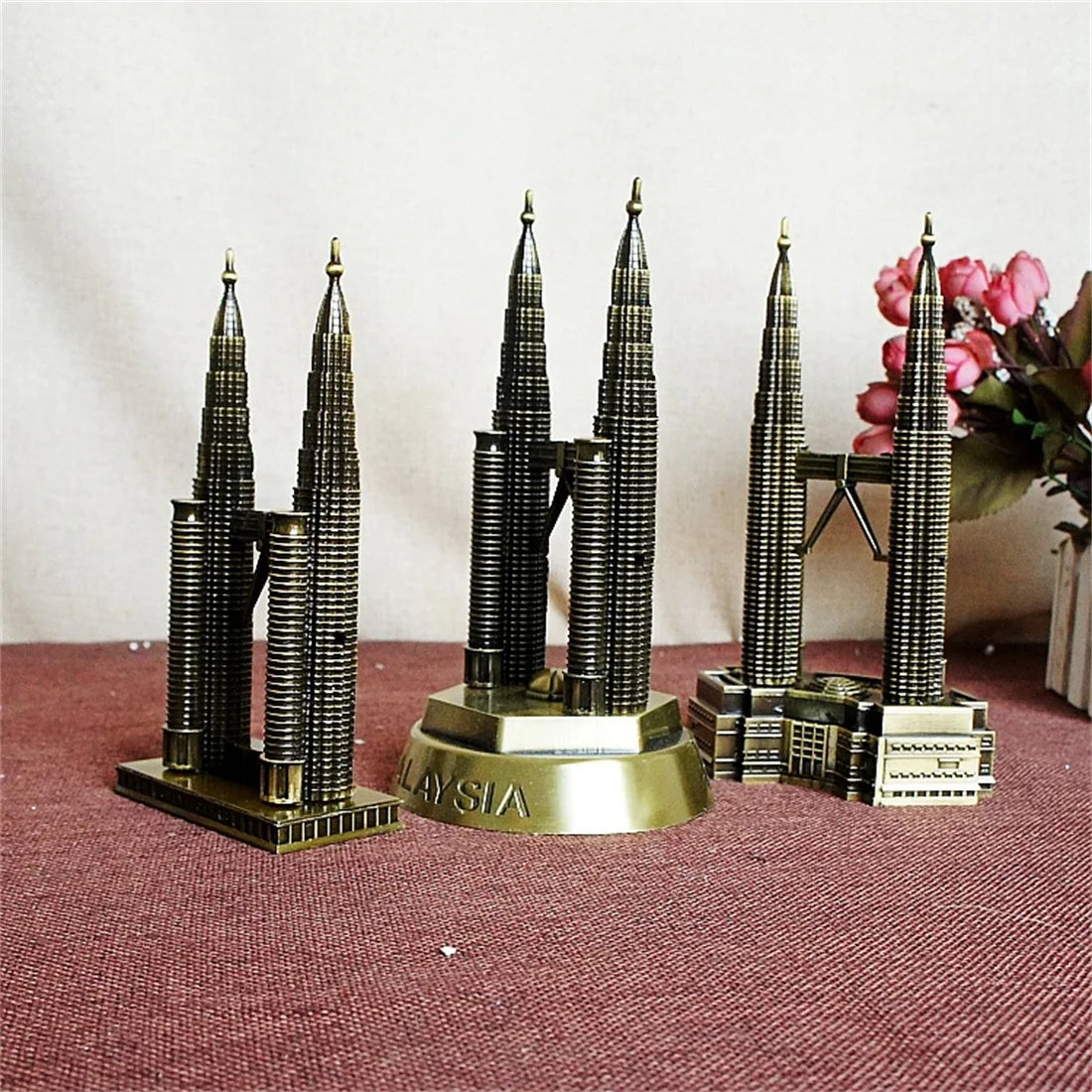 American Retro Simple New York Gemini Building Decor Figurine Electroplated Metal Craft Tourist Souvenir Twin Towers Decorations