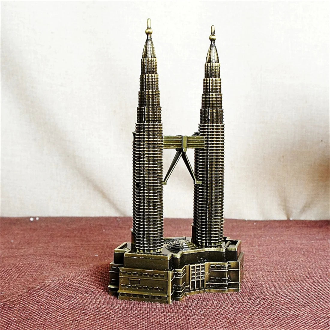American Retro Simple New York Gemini Building Decor Figurine Electroplated Metal Craft Tourist Souvenir Twin Towers Decorations