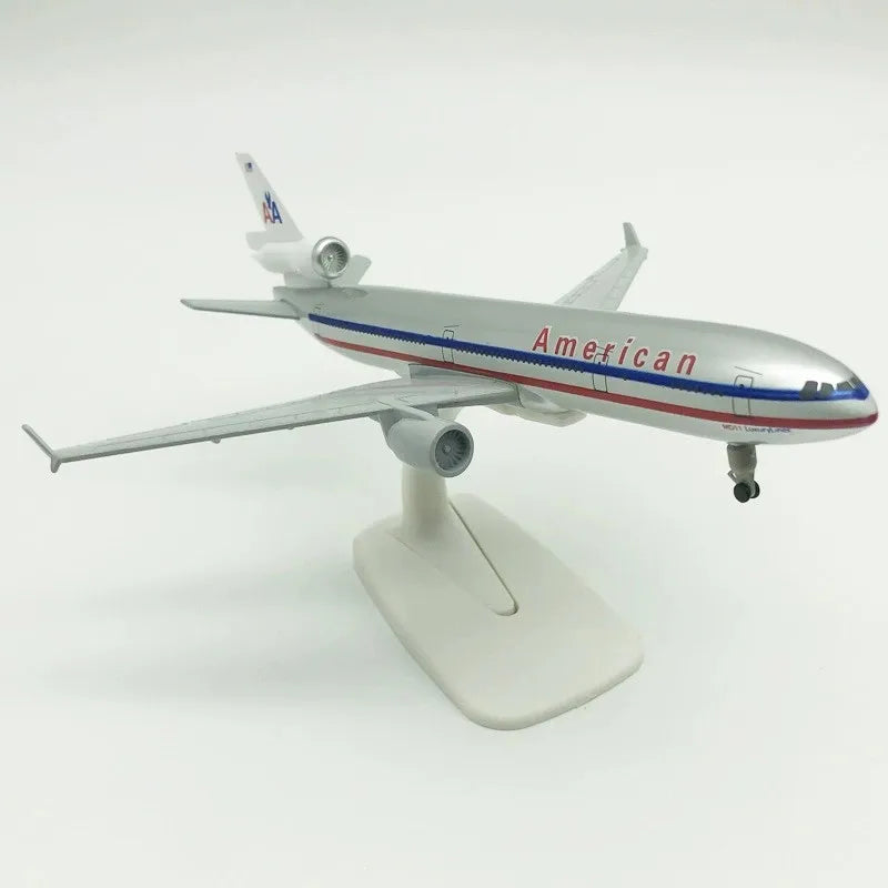 20CM MD11 American Airways MD-11 Alloy Aircraft Model With Plane Landing Gear Airplane Home Collection Ornaments Display